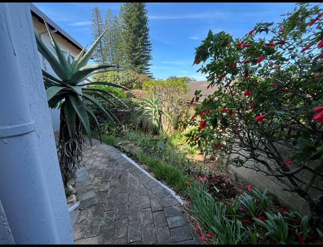 6 BEDROOM HOUSE FOR SALE IN MANABA BEACH